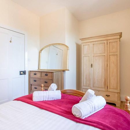 Altido Retro Castle Retreat 2Bed Appartement Edinburgh Buitenkant foto