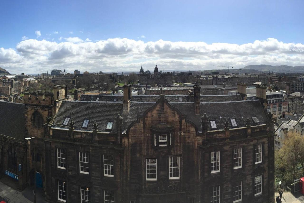 Altido Retro Castle Retreat 2Bed Appartement Edinburgh Buitenkant foto