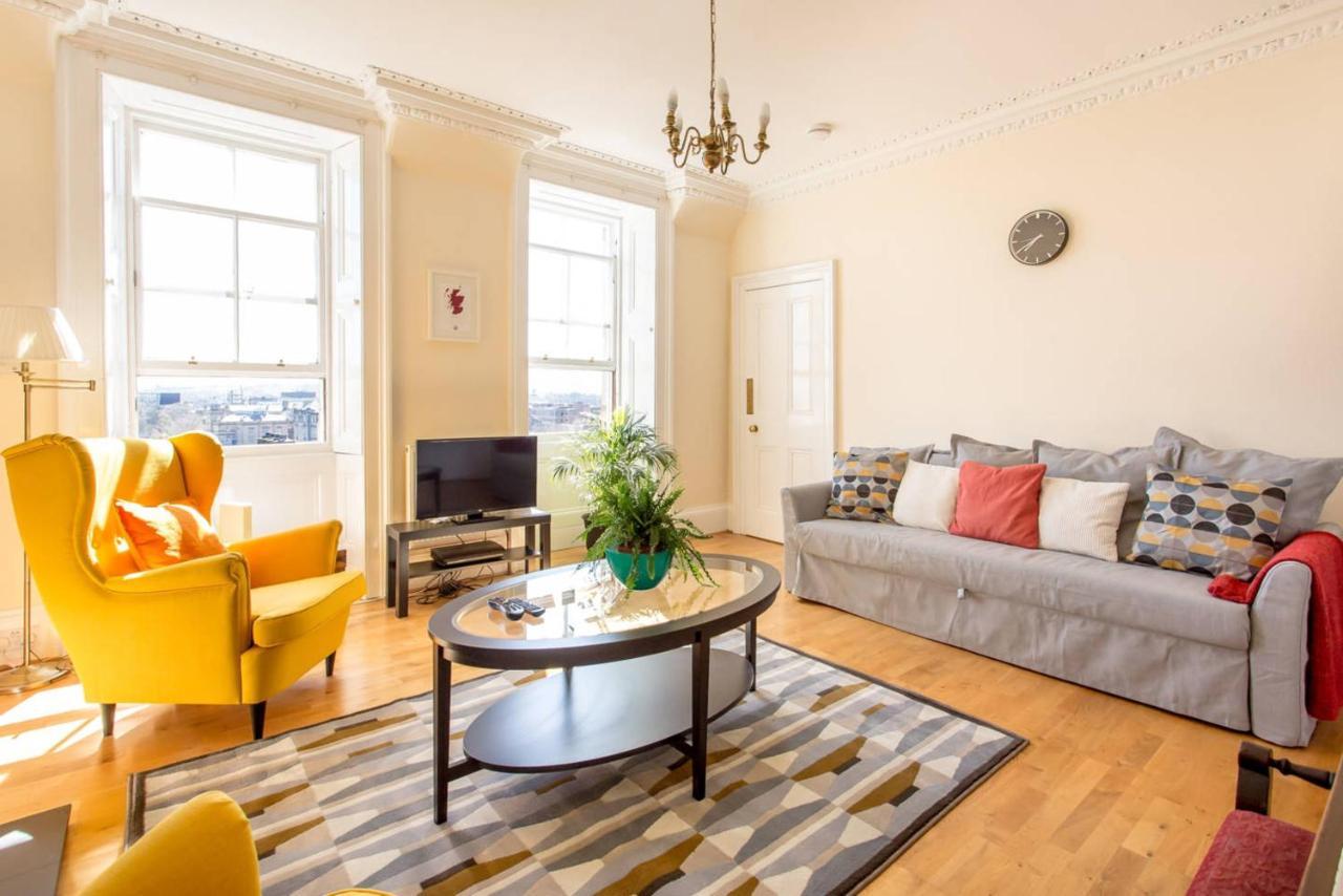 Altido Retro Castle Retreat 2Bed Appartement Edinburgh Buitenkant foto