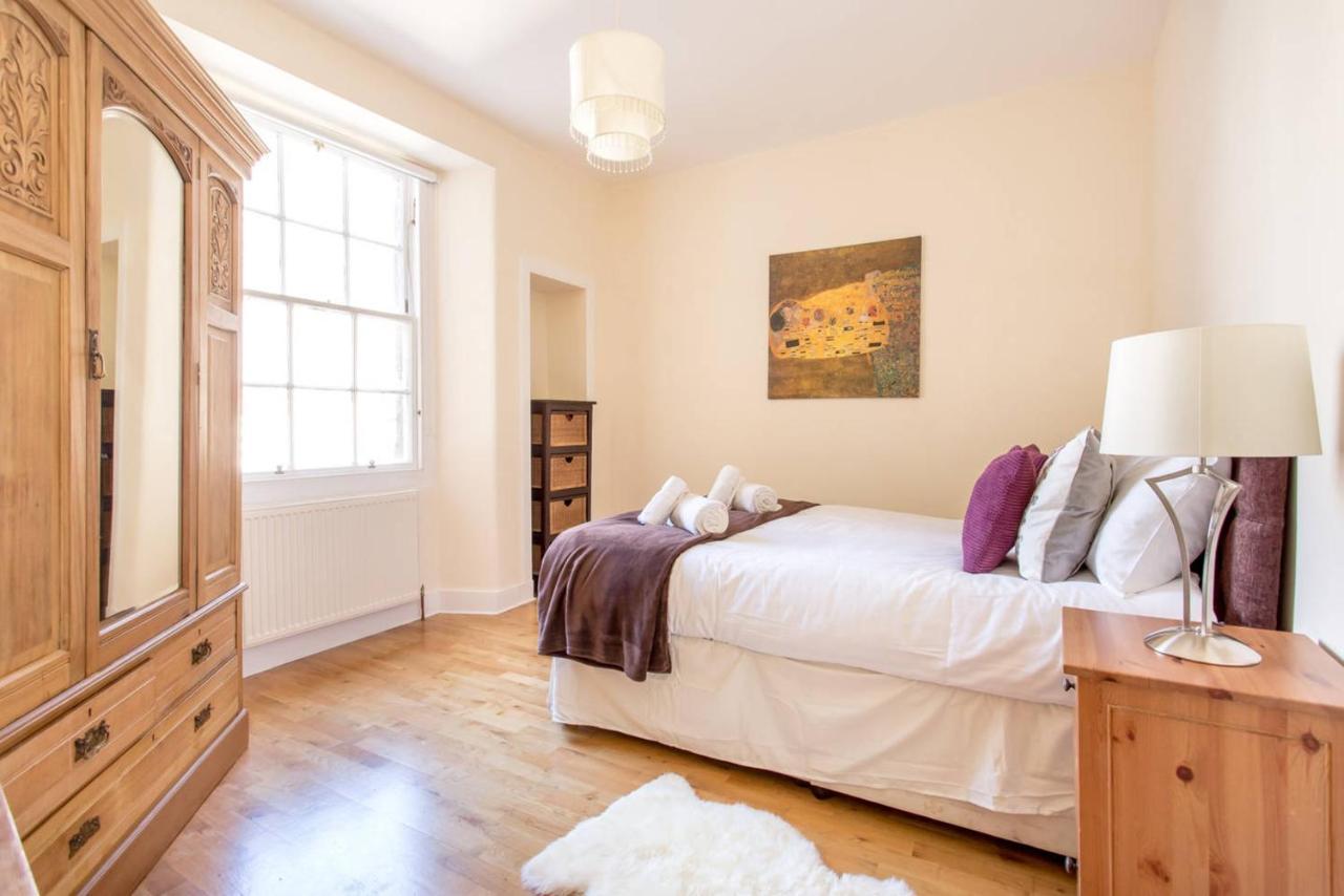 Altido Retro Castle Retreat 2Bed Appartement Edinburgh Buitenkant foto