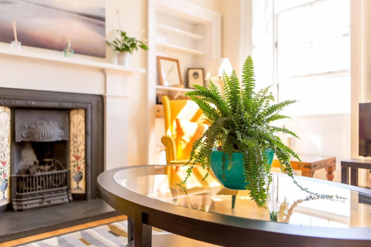 Altido Retro Castle Retreat 2Bed Appartement Edinburgh Kamer foto