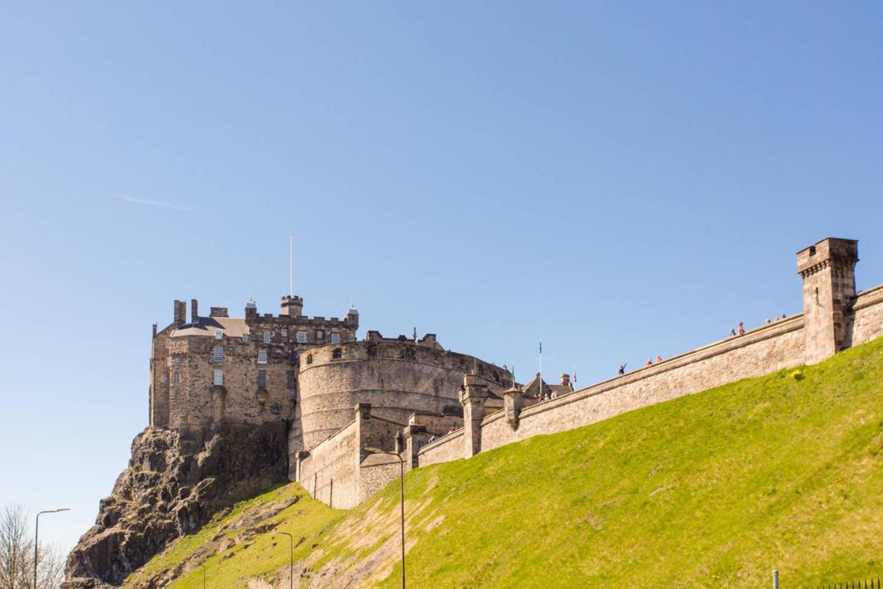 Altido Retro Castle Retreat 2Bed Appartement Edinburgh Buitenkant foto
