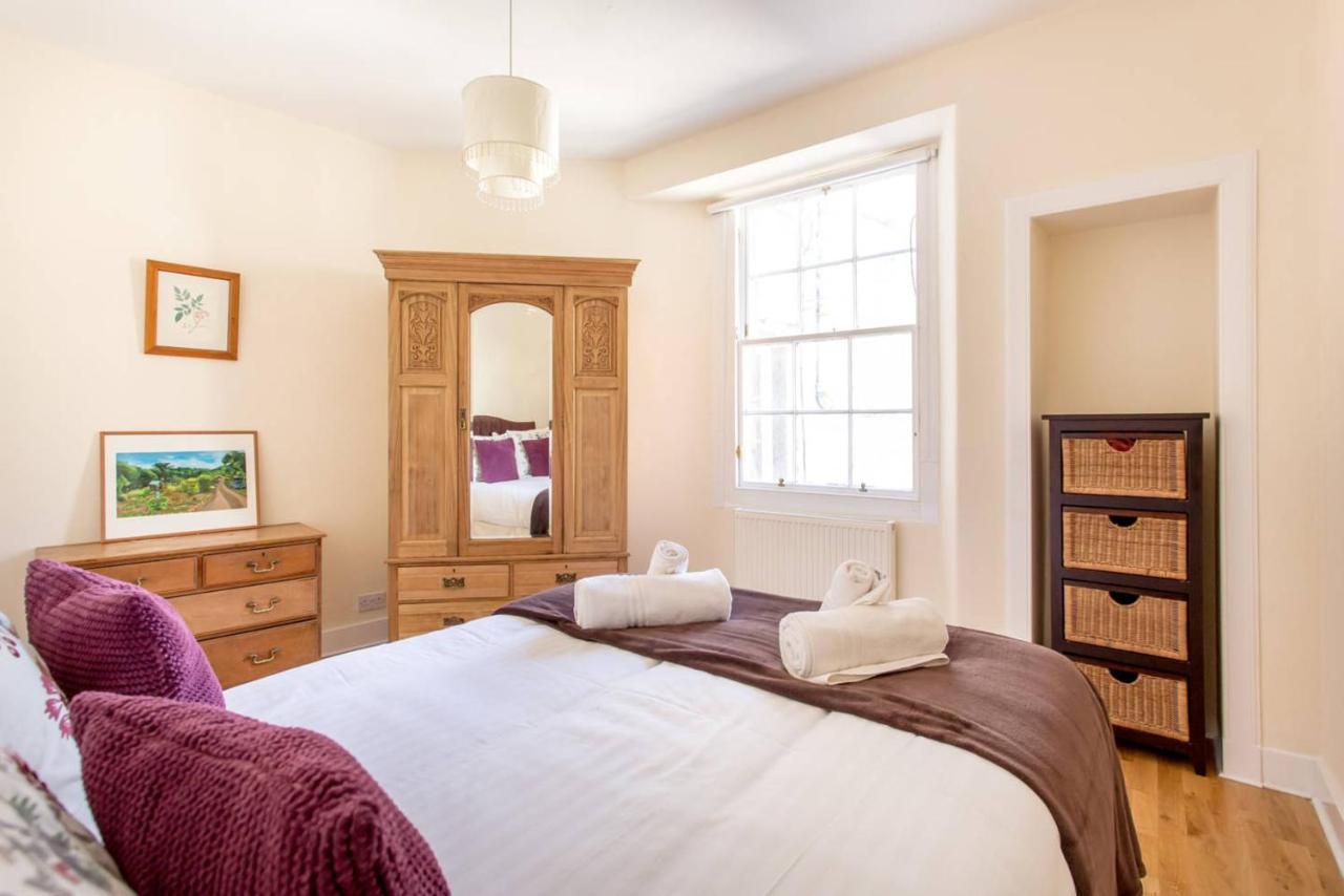 Altido Retro Castle Retreat 2Bed Appartement Edinburgh Buitenkant foto