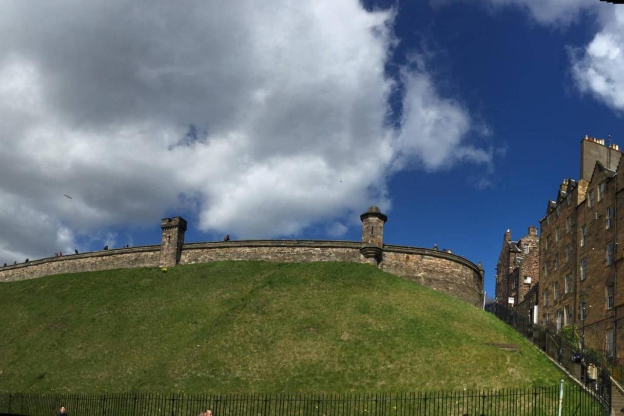 Altido Retro Castle Retreat 2Bed Appartement Edinburgh Kamer foto