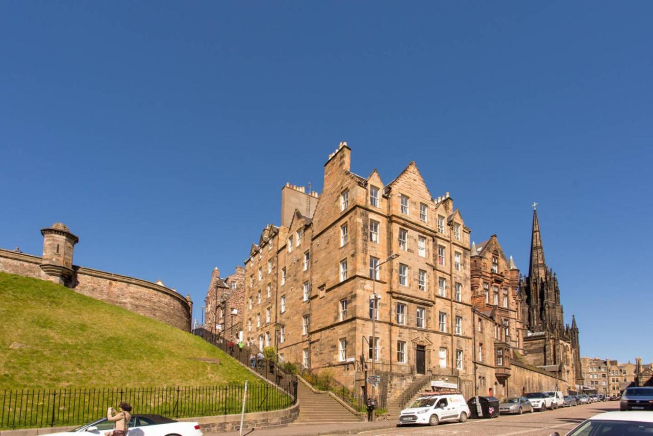 Altido Retro Castle Retreat 2Bed Appartement Edinburgh Buitenkant foto